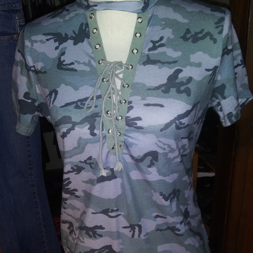 SzL camo t-shirt, EUC